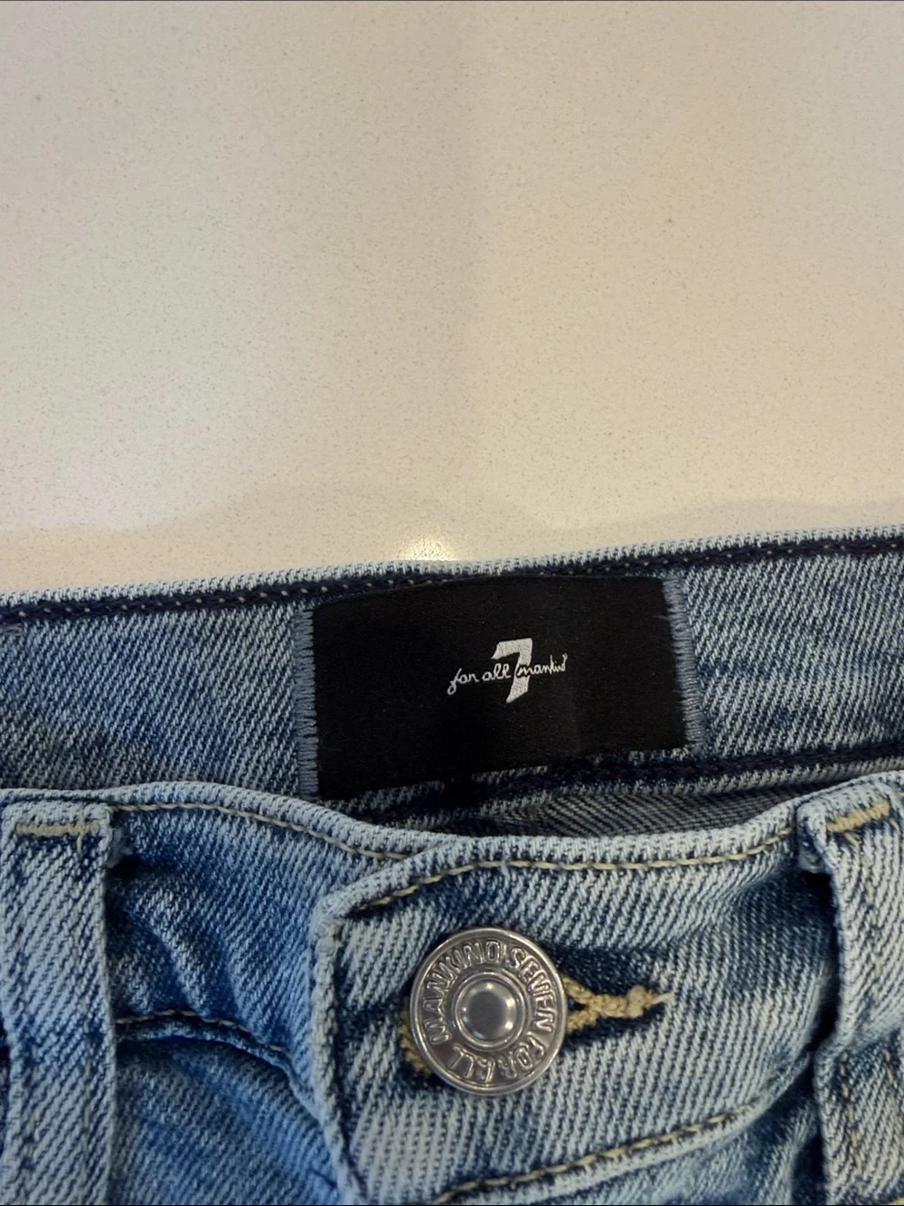 7 For All Mankind Cropped Alexa in Must